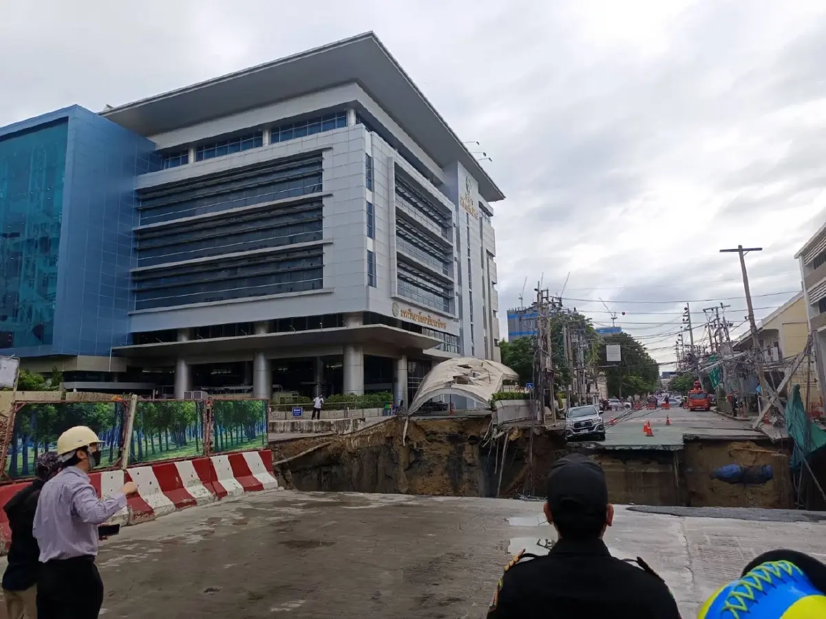 กทม.ประกาศเขตภัยพิบัติ เหตุถนนทรุดหน้า รพ.วชิรฯ-สน.สามเสน