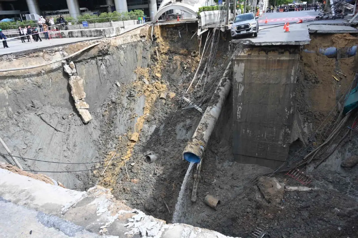 ชัชชาติสั่ง 7 มาตรการ คุมเหตุถนนทรุดหน้าวชิรพยาบาล งด OPD 2 วัน 