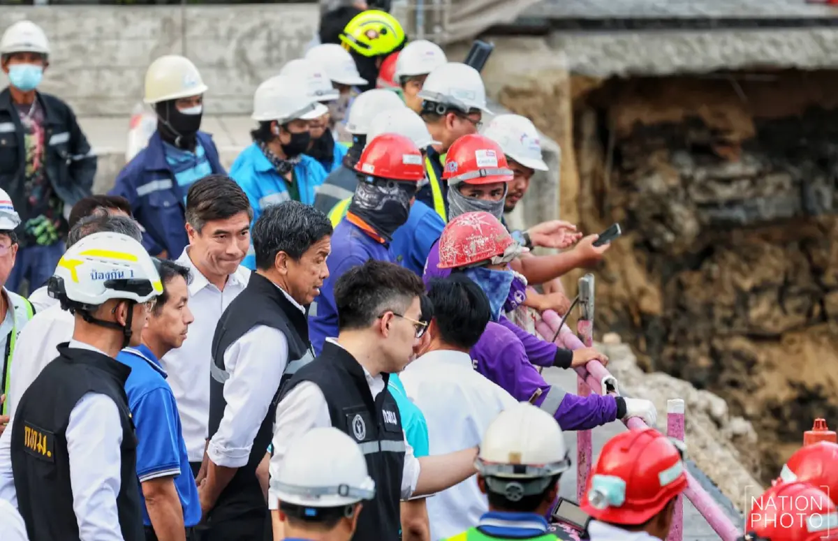 ชัชชาติแจงยิบ! ระดมกระสอบทราย 50,000 ลูก สกัดดินสไลด์ ถนนทรุด