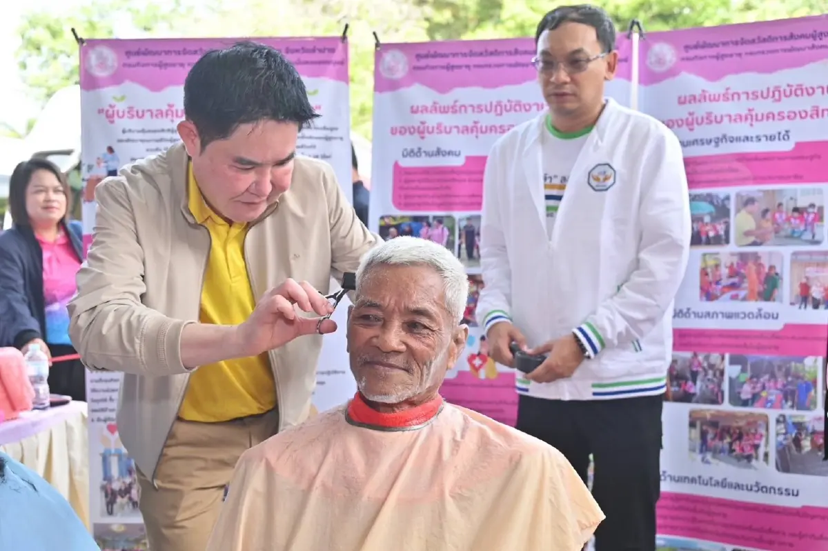 “อัครา” รมว.พม. ลงพื้นที่น้ำท่วมพิจิตร หนุนผู้สูงอายุทำงานที่บ้าน