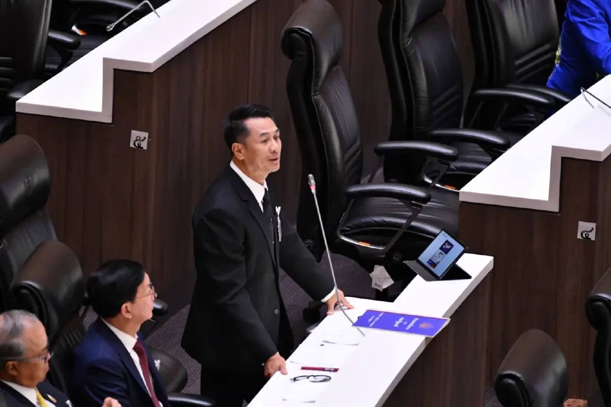 นายแพทย์ชลน่าน ศรีแก้ว สส.น่าน พรรคเพื่อไทย 