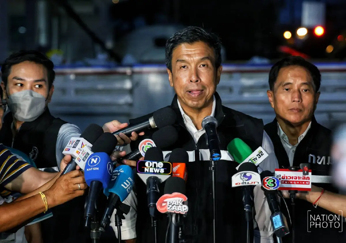 ชัชชาติแจงยิบ! ระดมกระสอบทราย 50,000 ลูก สกัดดินสไลด์ ถนนทรุด