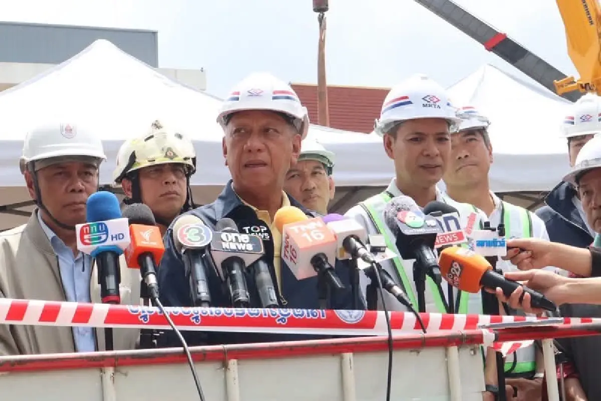 \"พิพัฒน์\"ตรวจถนนสามเสนทรุด เร่งซ่อมคืนสภาพจราจรเสร็จ 8 ต.ค.68