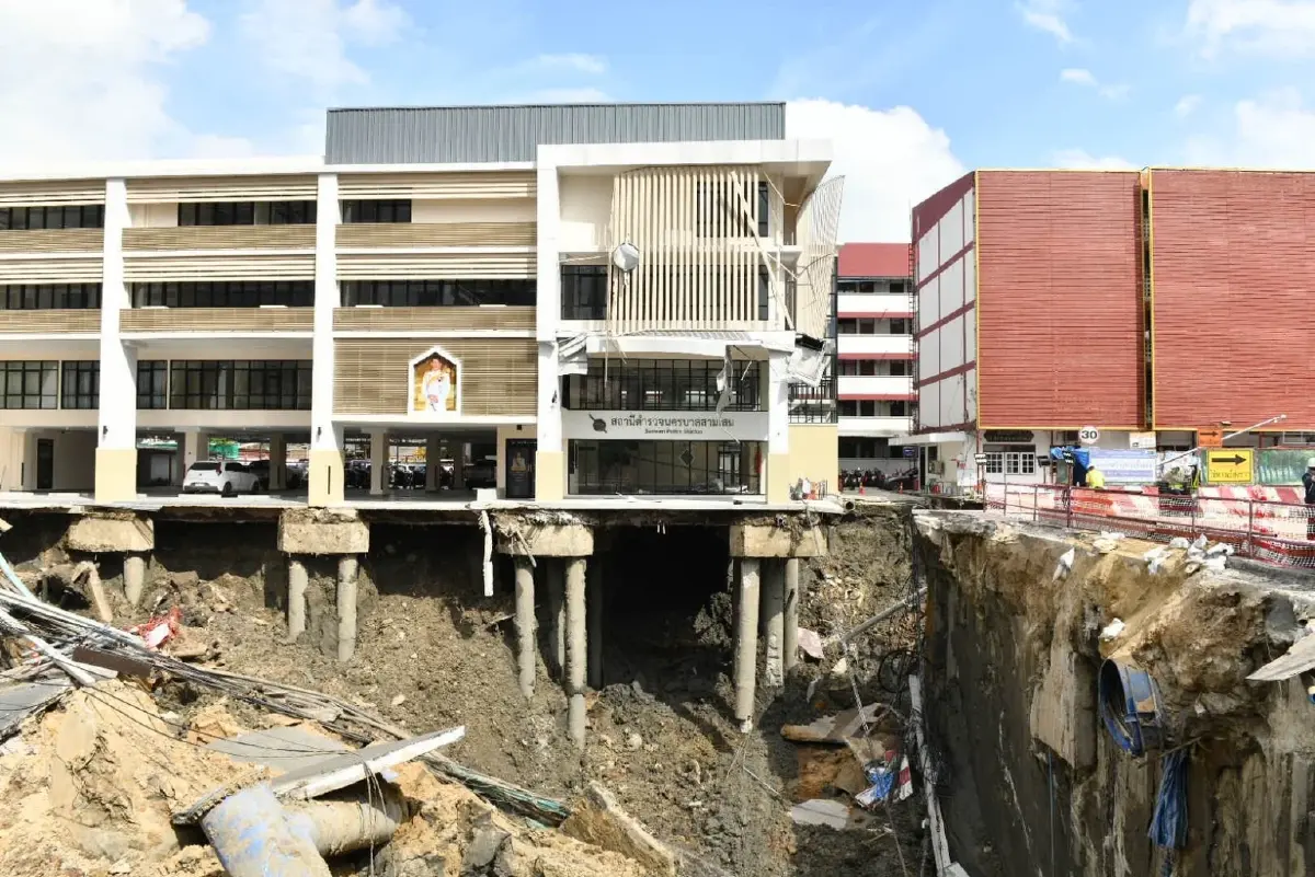 กทม.เทคอนกรีตกู้ถนนสามเสนยุบตัว เร่งคืนผิวจราจรสู่ปกติ