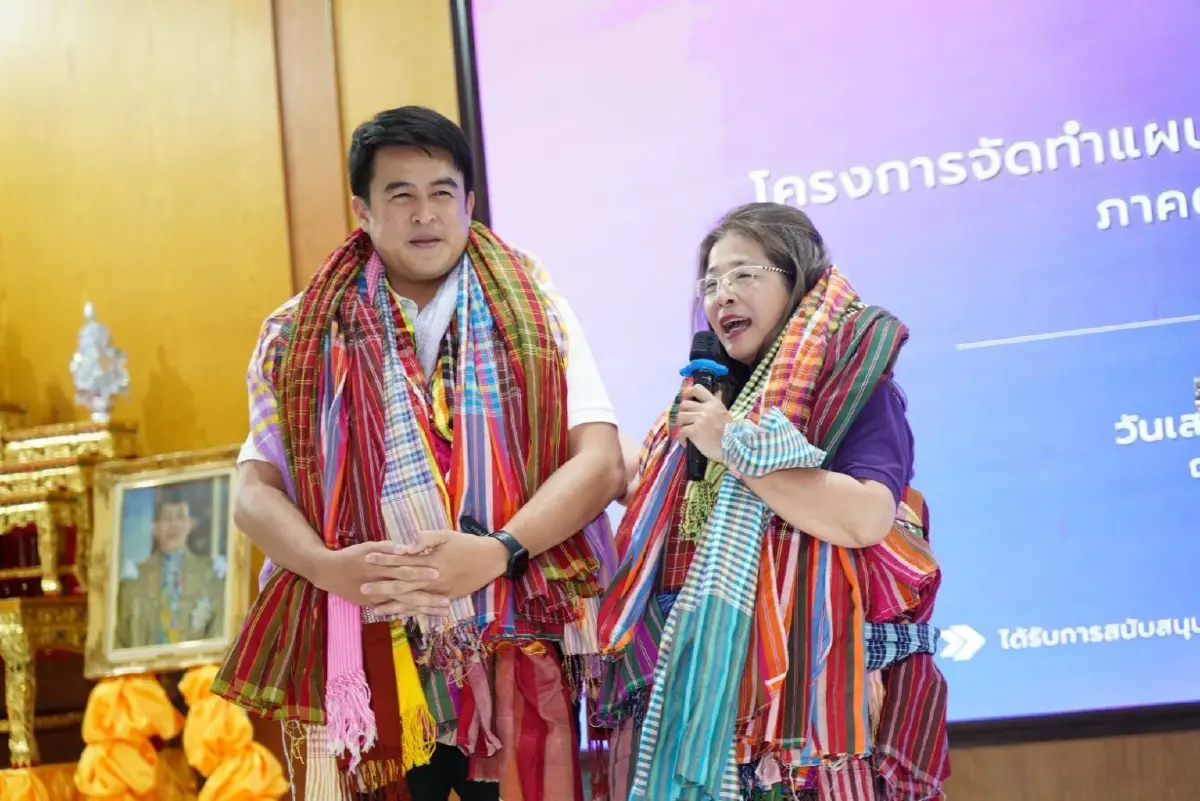 “สุดารัตน์” ควง สส.ชัชวาล ไทยสร้างไทย ลุยร้อยเอ็ด เปิดเวทีใหญ่ ปักหมุดอีสาน