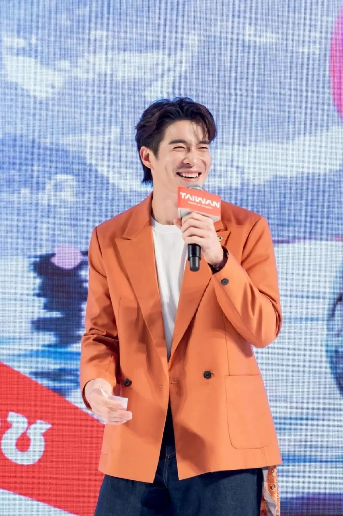 เที่ยวไต้หวันใบไม้ร่วง-หนาว กับอาเล็กในทริปสุดโรแมนติก