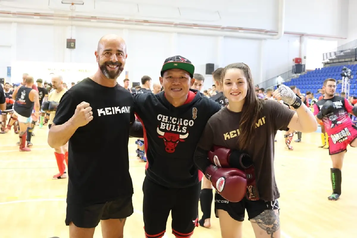 3 ยอดนักชกไทยบุกแดนกระทิงดุ ถ่ายทอดมวยไทย มาสเตอร์ คลาส 2025