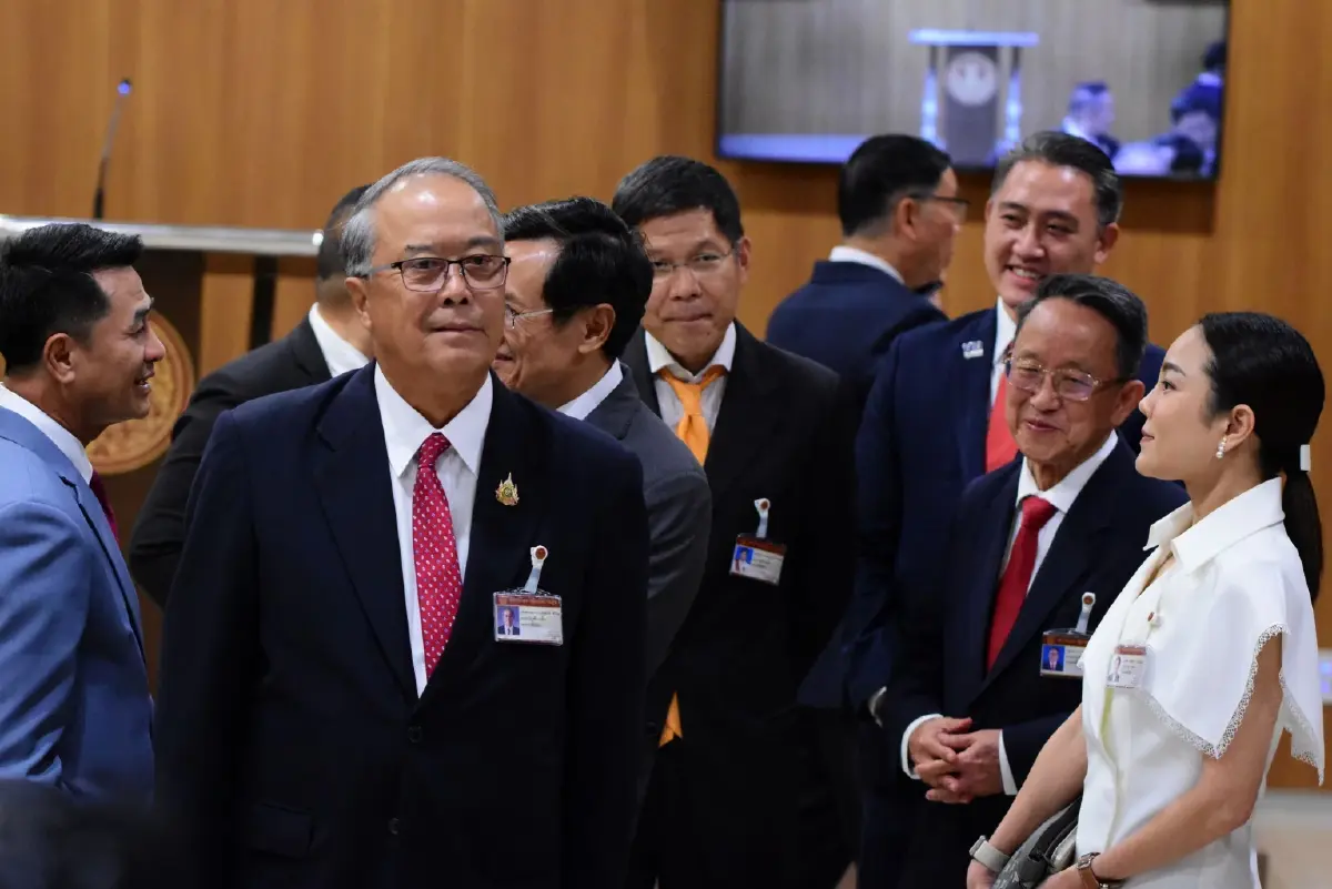 &quot;พรรคเพื่อไทย&quot; ยื่นร่างแก้ไขรัฐธรรมนูญแล้ว! เสนอโมเดล สสร.151