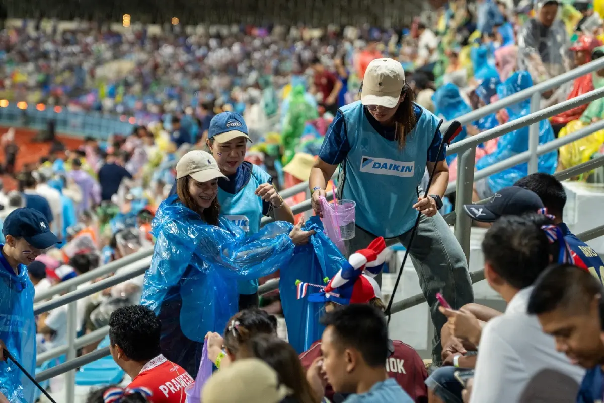 แฟนบอลไทยรวมพลัง ไดกิ้น สร้างสนามเชียร์สะอาดด้วยแคมเปญรักษ์โลก