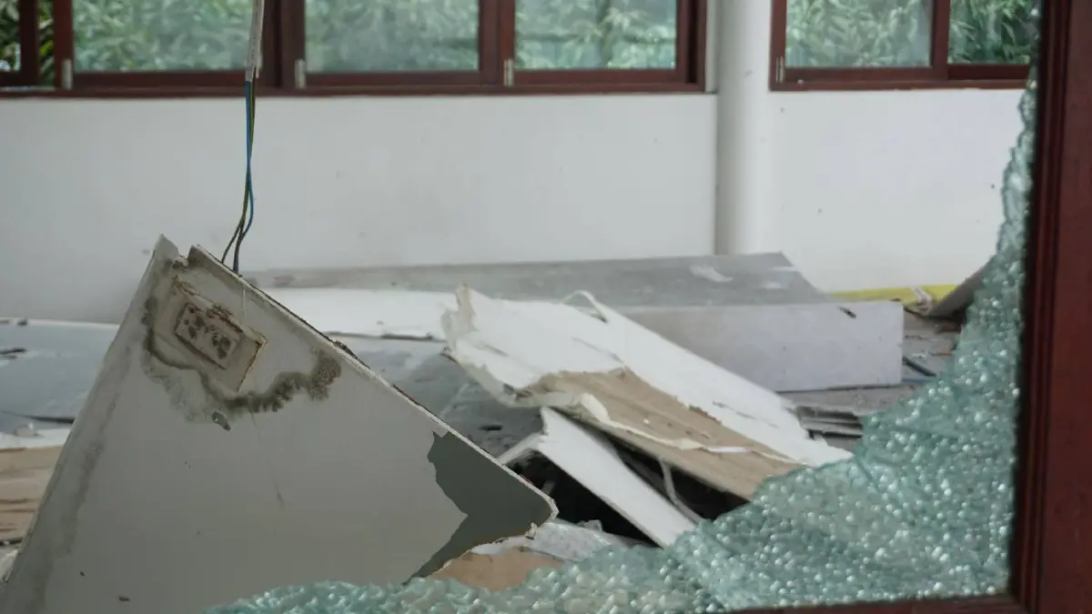 "กองทัพบก" เข้าตรวจสอบ รพ.พนมดงรัก  เก็บหลักฐานผลกระทบปืนใหญ่กัมพูชา