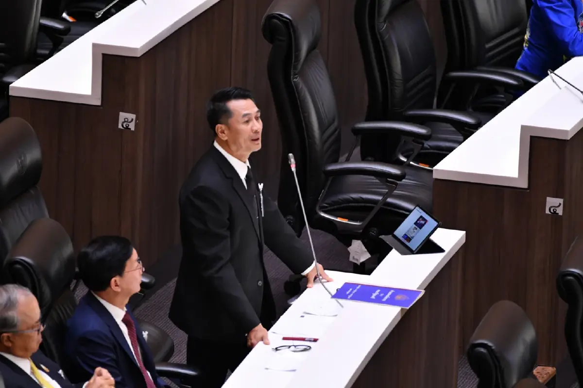 นายแพทย์ชลน่าน ศรีแก้ว สส.น่าน พรรคเพื่อไทย 