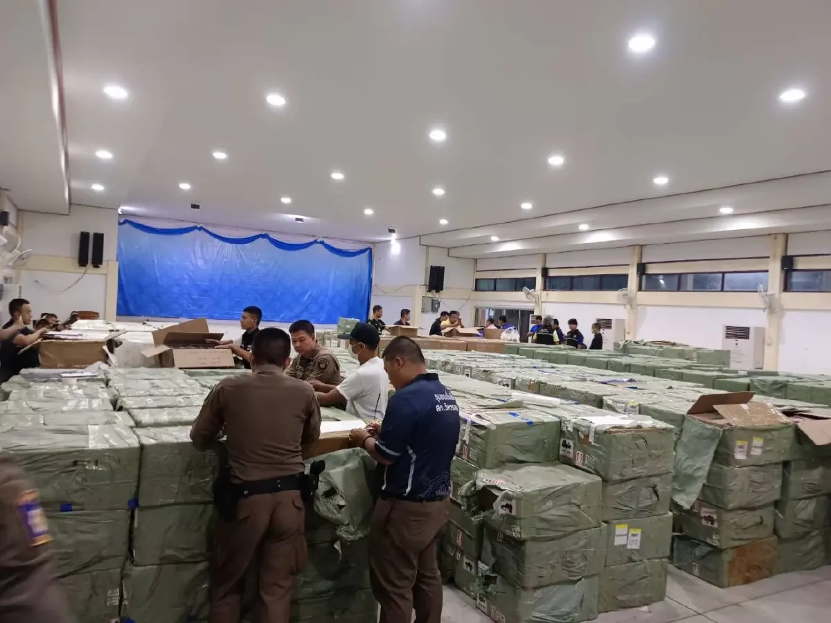 ยึด &quot;บุหรี่ไฟฟ้า&quot; ล็อตมโหฬาร 5.6 แสนชิ้น! รวมมูลค่ากว่า 90 ล้านบาท