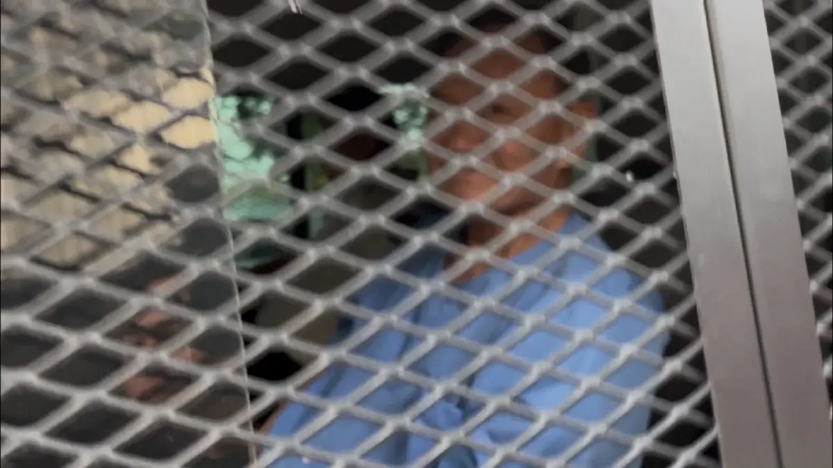 เปิดภาพ ขบวนรถย้าย "ทักษิณ" คุมขัง "เรือนจำกลางคลองเปรม" 