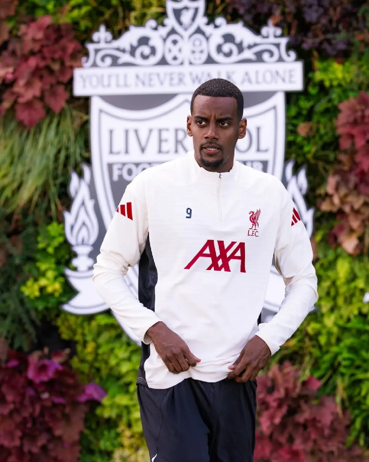 อเล็กซานเดอร์ อิซัค หอกตัวใหม่หงส์มีลุ้นออกสตาร์ต