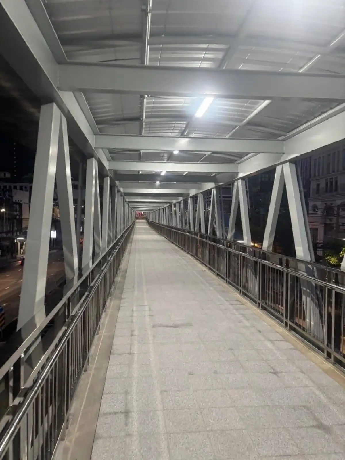 เปิดใช้แล้ว สกายวอล์ก สุรศักดิ์ – กรุงเทพคริสเตียน แก้รถติดเพิ่มความปลอดภัยประชาชน