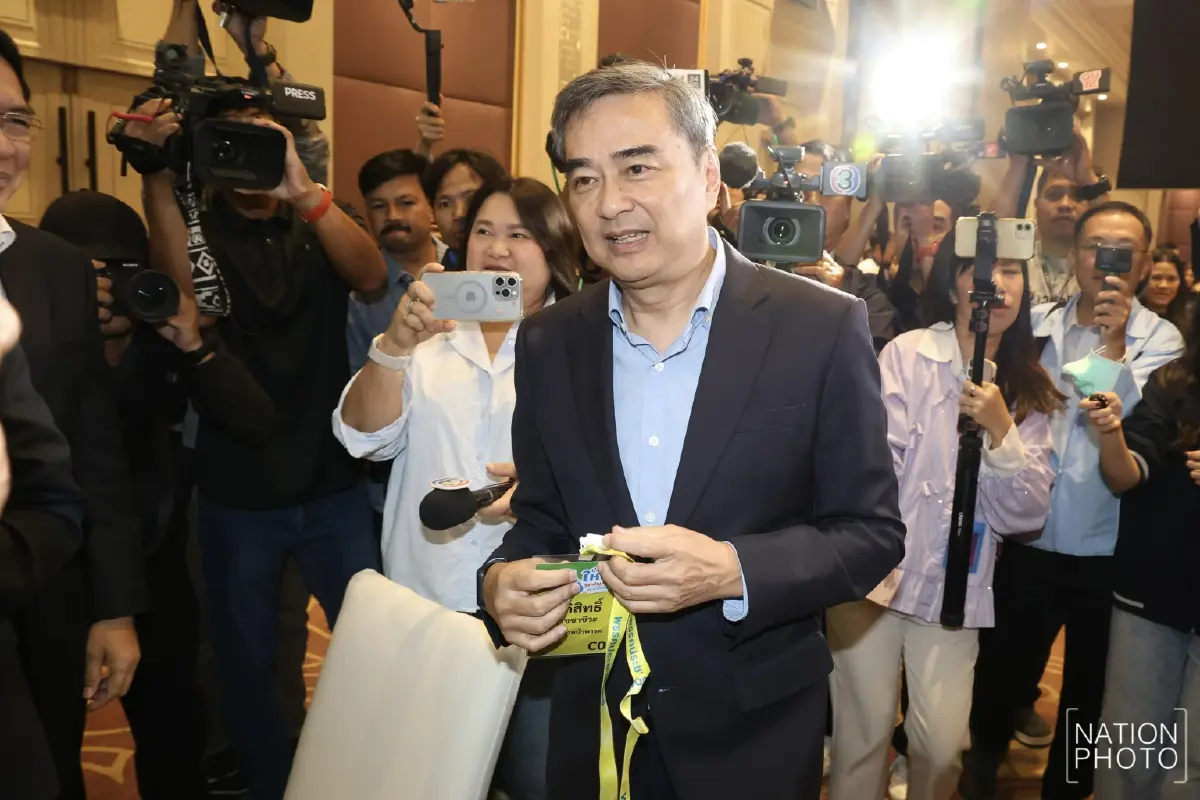 กรีดเลือดผมมาเป็นสีฟ้า สู่ “ใจไม่เคยไปไหน” อภิสิทธิ์ เวชชาชีวะ