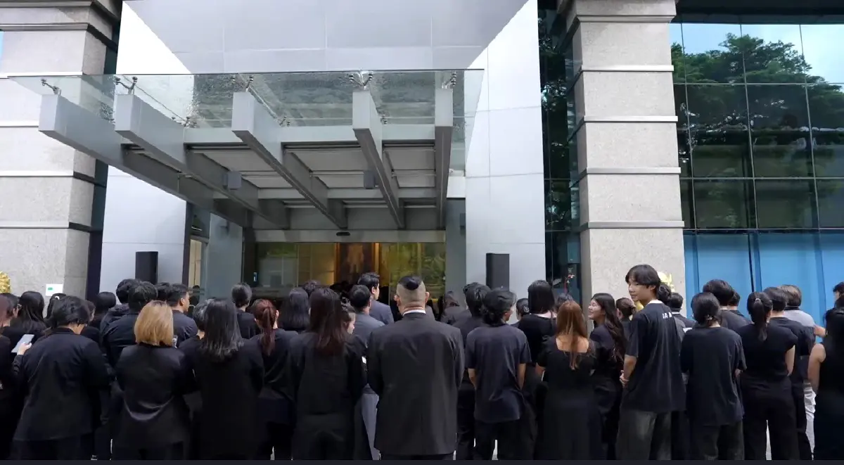 ทรูฯ ทั่วประเทศ ร่วมแสดงความอาลัย 'สมเด็จพระพันปีหลวง'