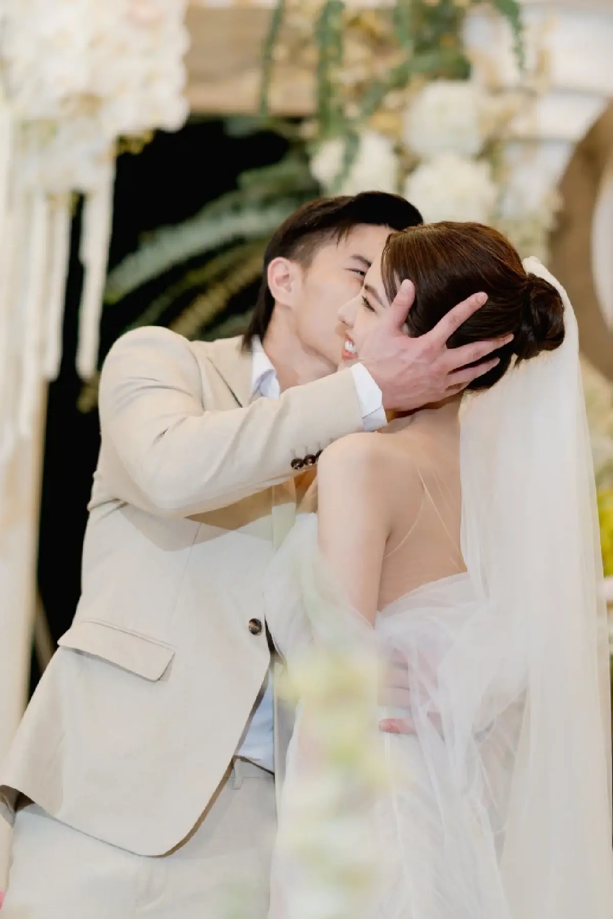 เซอร์ไพรส์ ! "ตะวันฉาย" วิวาห์หวาน "ฟีม สาวิตา" เปิดตัวลูกชาย "น้องคิริน"