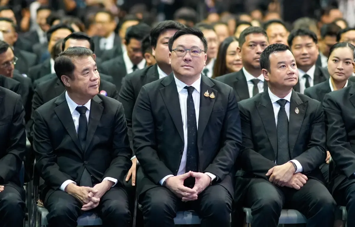 เพื่อไทยถวายอาลัยพระพันปีหลวง ก่อนประชุมใหญ่เลือกผู้นำคนใหม่