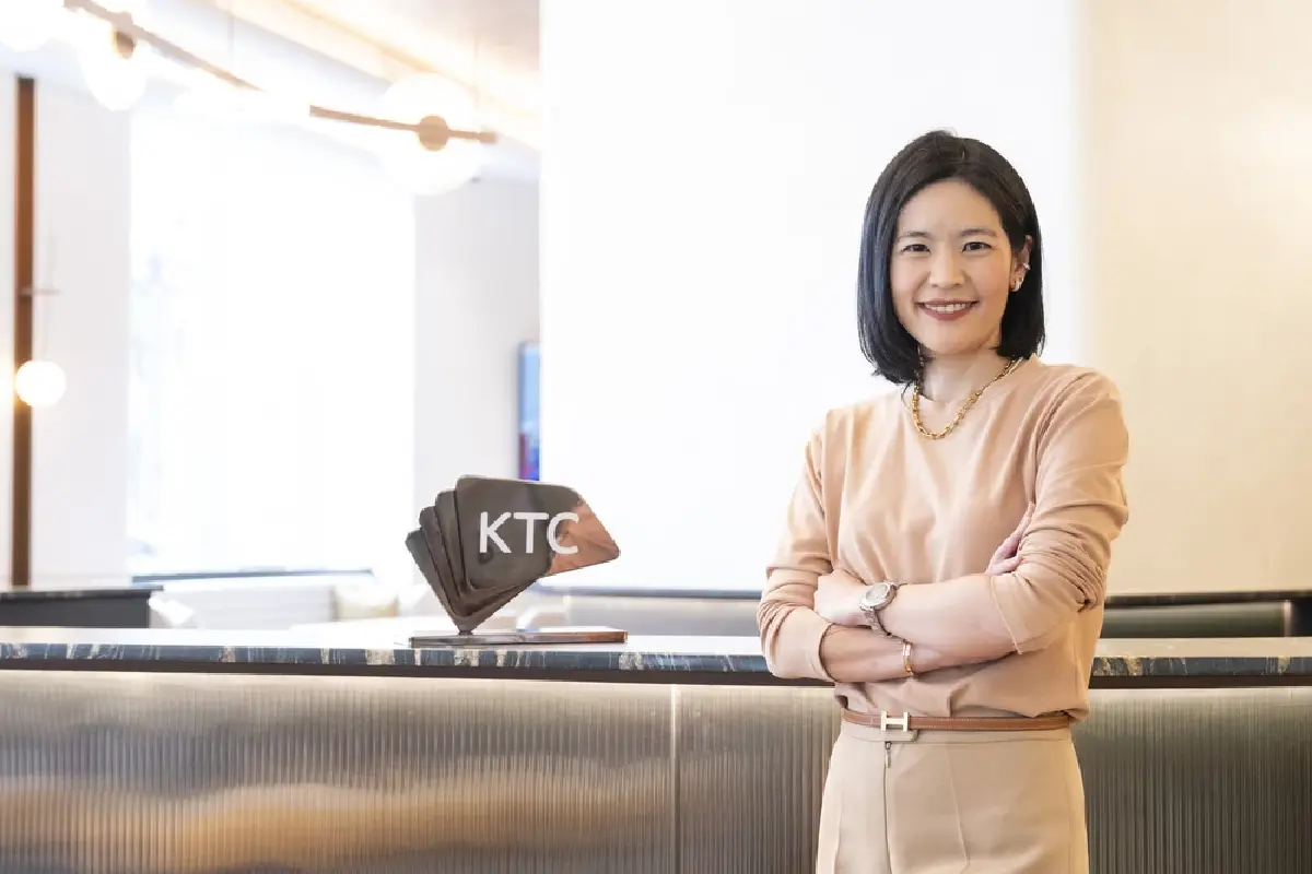 นางสาววริษฐา พัฒนรัชต์ ผู้บริหารสูงสุดฝ่ายการตลาดบัตรเครดิต “เคทีซี” 