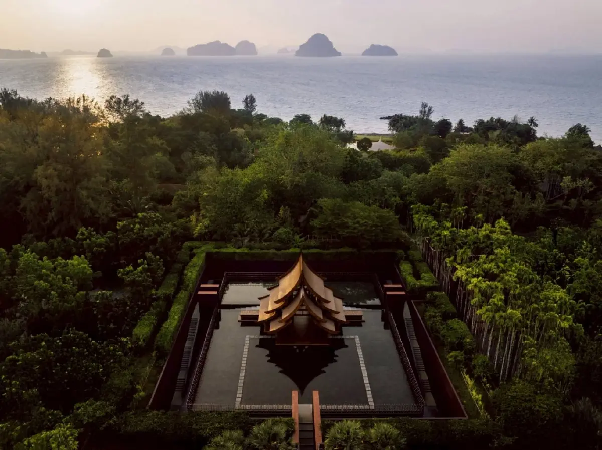 รู้จัก 'ภูเล เบย์' ที่พักอัลตราลักชัวรีแห่งกระบี่ เจ้าของ MICHELIN 3 Keys