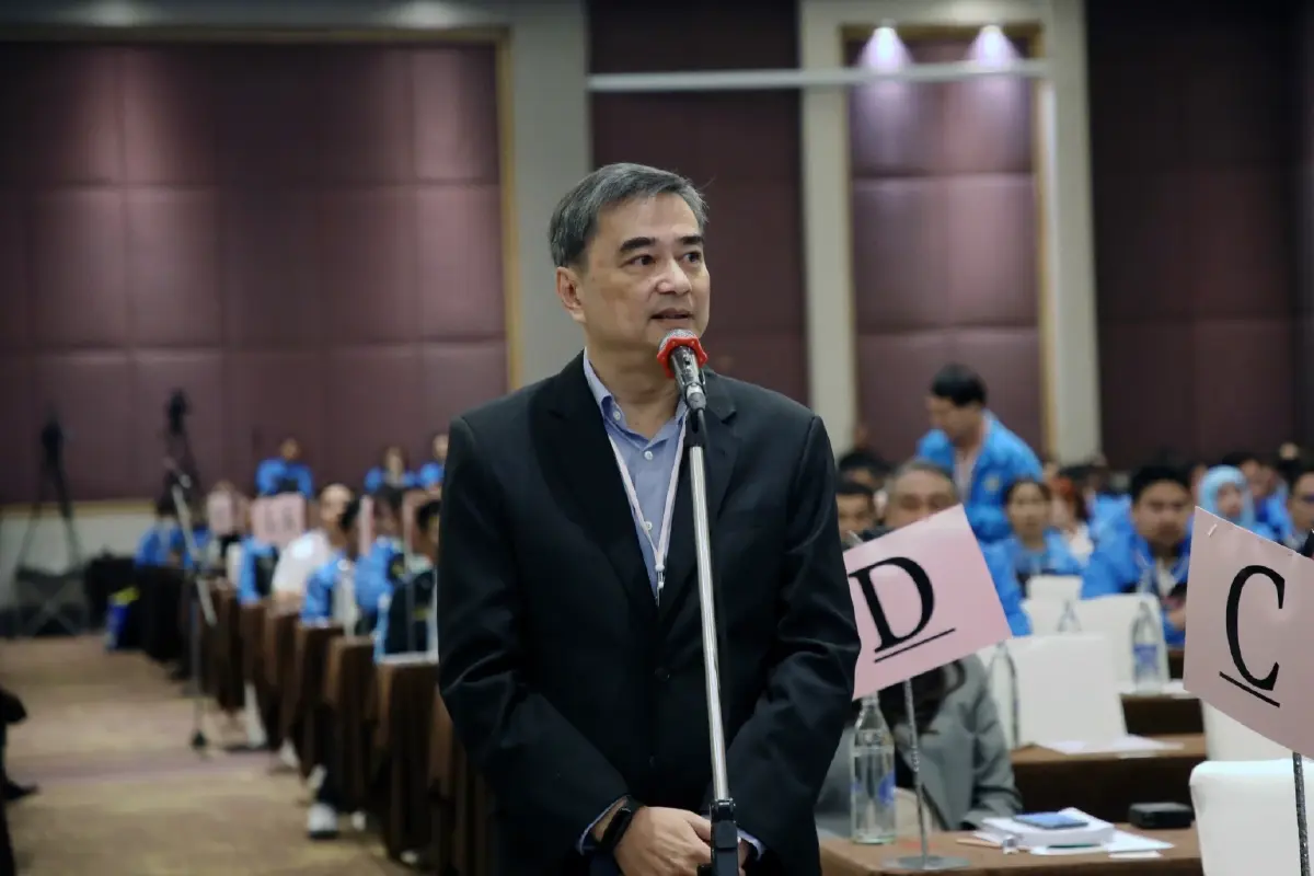 กรีดเลือดผมมาเป็นสีฟ้า สู่ “ใจไม่เคยไปไหน” อภิสิทธิ์ เวชชาชีวะ