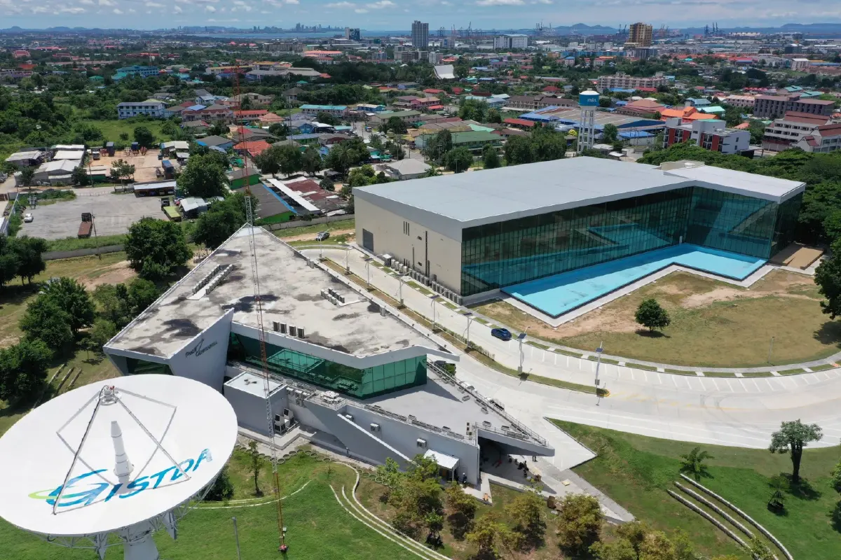 อนาคตอวกาศไทยสะดุด? เจาะลึกความจำเป็นและความล่าช้าของ "ห้อง EMC" GISTDA