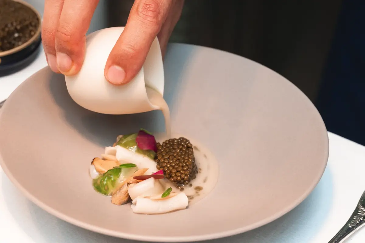 ค่ำคืนแห่งรสชาติ Blue x Baan Tepa สองเชฟมิชลินรังสรรค์ดินเนอร์ริมเจ้าพระยา