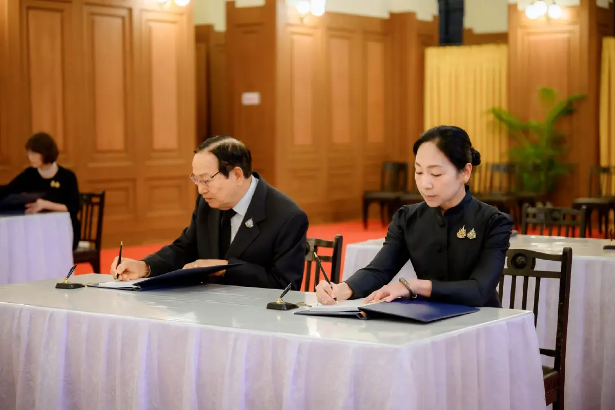 กลุ่ม ช.การช่าง ลงนามถวายอาลัย รำลึกในพระมหากรุณาธิคุณ