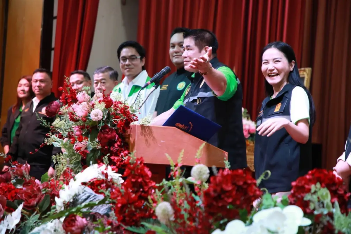 \"ธรรมนัส–นฤมล\" ลุยเยี่ยม รร.นนทบุรี ย้ำสวัสดิการครู คือ หัวใจการศึกษา