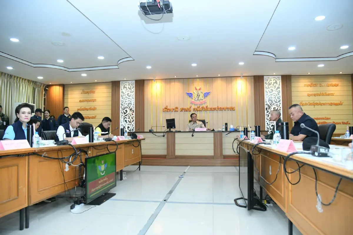 “อนุทิน” ลงพื้นที่ชายแดนสุรินทร์ ให้กำลังใจทหารและประชาชน