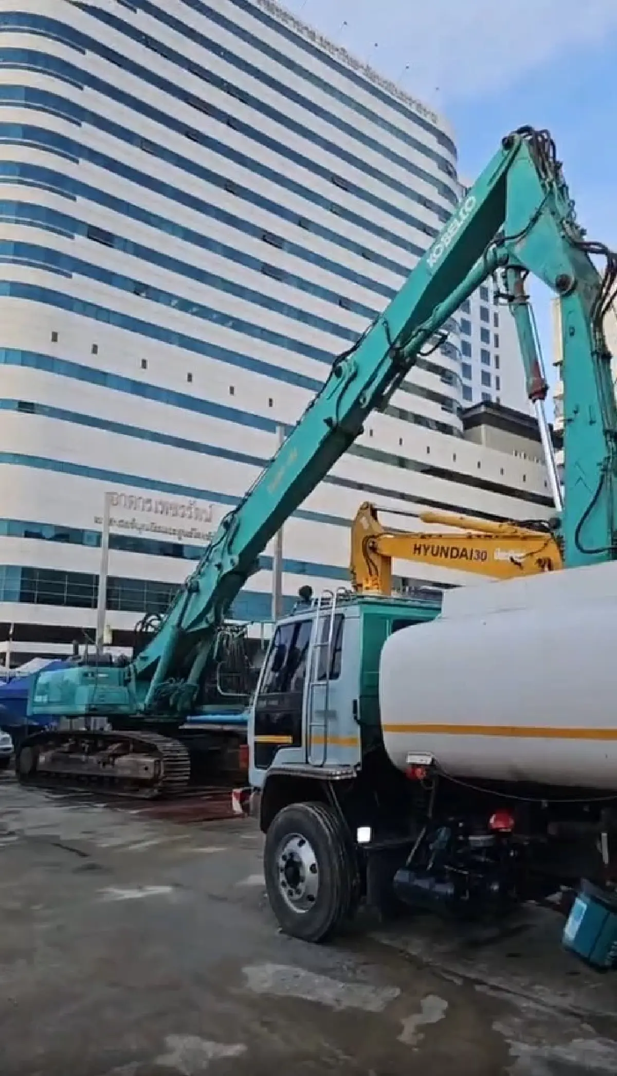 กทม.ถมดินสามเสนทรุดครบ คนเดินข้ามได้ เตรียมรื้อ สน. สามเสนกู้พื้นที่