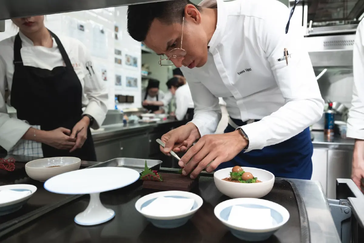 ค่ำคืนแห่งรสชาติ Blue x Baan Tepa สองเชฟมิชลินรังสรรค์ดินเนอร์ริมเจ้าพระยา