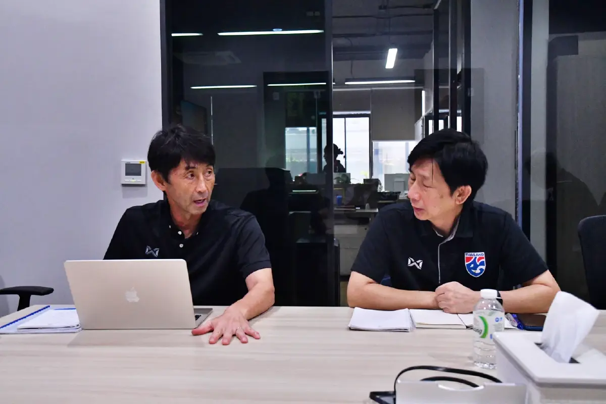 แนวทางไม่ตรงกัน! สมาคมบอลปลด "อิชิอิ" พ้นโค้ชช้างศึกฟ้าผ่า