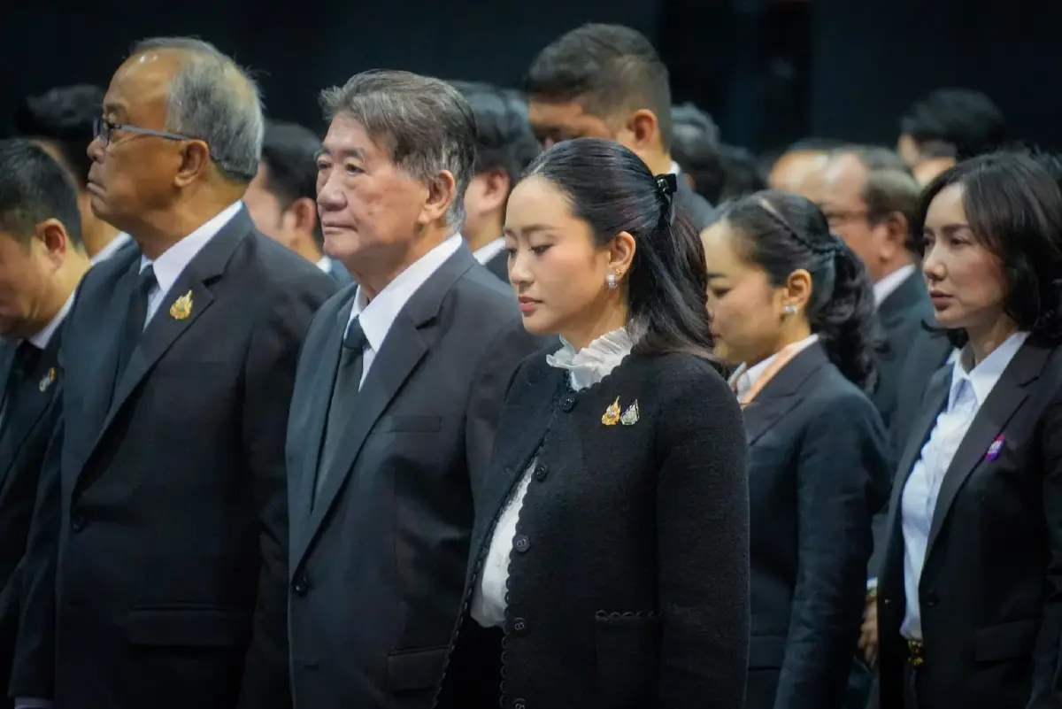 เพื่อไทยถวายอาลัยพระพันปีหลวง ก่อนประชุมใหญ่เลือกผู้นำคนใหม่