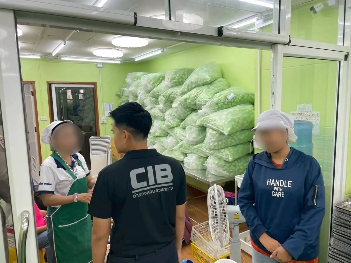 ปคบ.- อย. บุกตรวจสอบ &quot;โรงงานยาดมยี่ห้อดัง&quot; ลักลอบตั้งโรงงานผลิต