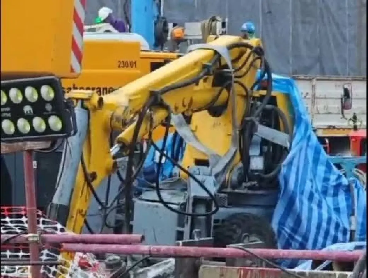 "ชัชชาติ" ใช้หุ่นยนต์ลุยรื้อ สน.สามเสน พร้อมถมทรายกว่า 5,000 คิวเพิ่มความมั่นคงผนังดิน