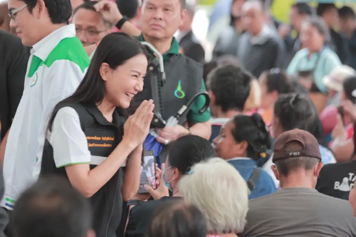 \"ธรรมนัส–นฤมล\" ลุยเยี่ยม รร.นนทบุรี ย้ำสวัสดิการครู คือ หัวใจการศึกษา