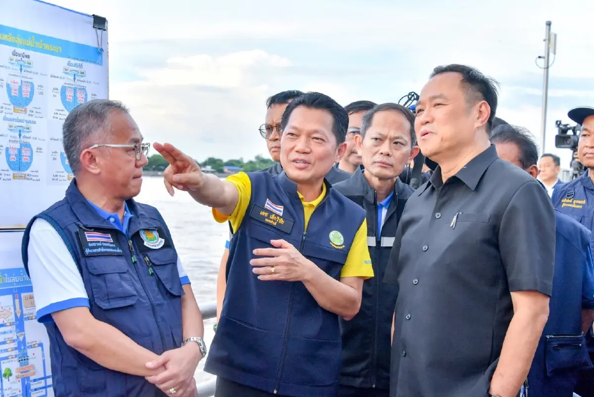 นายกฯ ลุยพื้นที่ลุ่มเจ้าพระยา สั่งลดระบายน้ำ ช่วยพื้นที่ท้ายเขื่อน