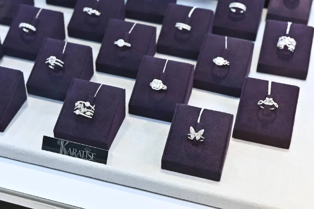 ทายาทรุ่น 3 “คาราทิส”  ปั้นแบรนด์ “High Jewelry” เจาะต่างแดน