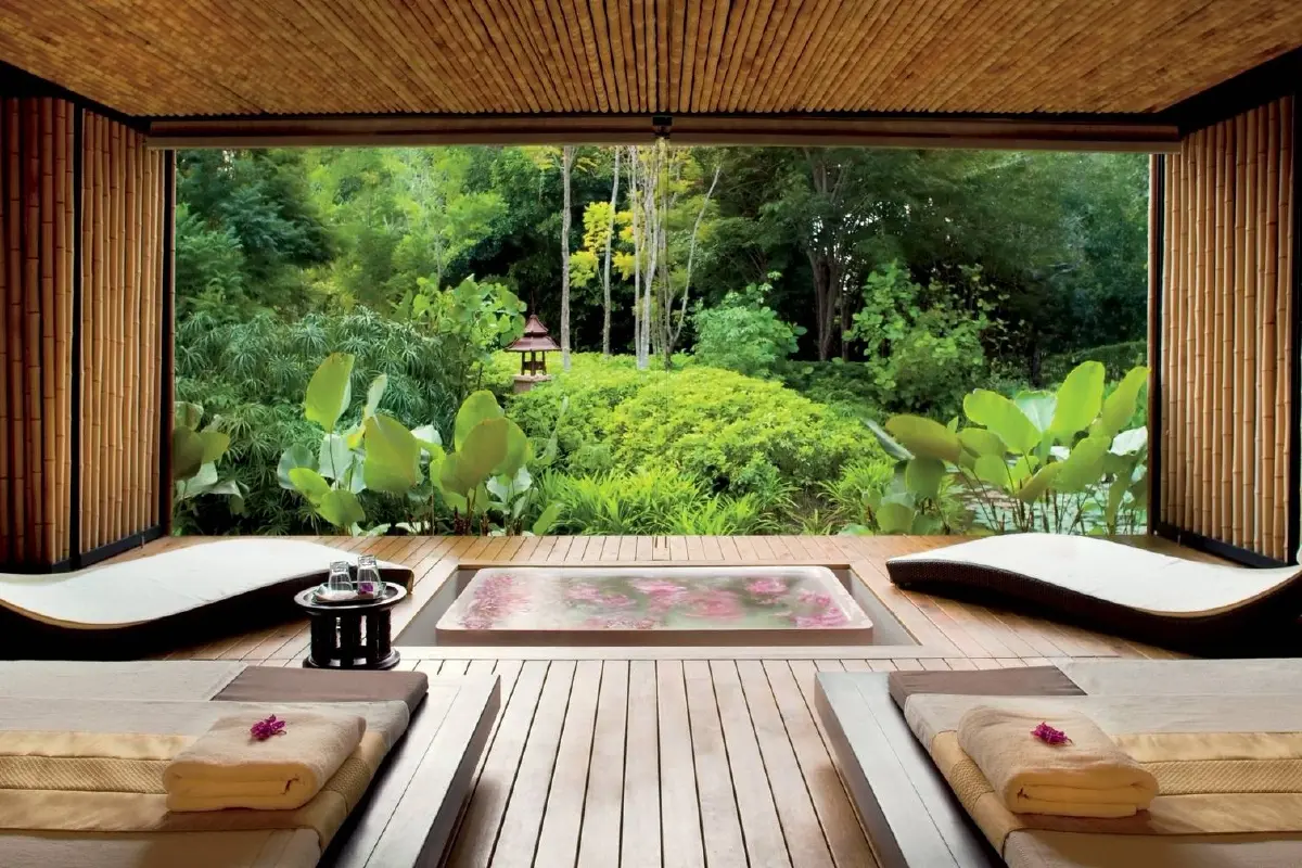 รู้จัก 'ภูเล เบย์' ที่พักอัลตราลักชัวรีแห่งกระบี่ เจ้าของ MICHELIN 3 Keys