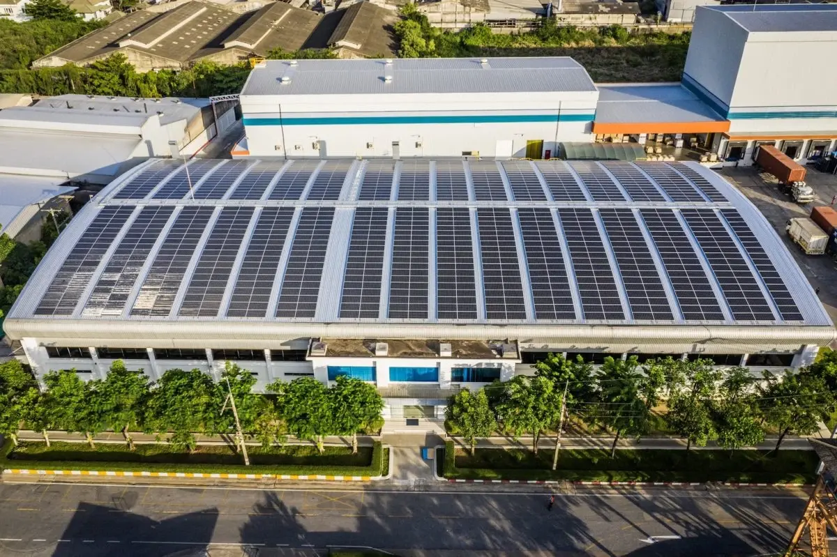 พลิกโฉมหลังคา สู่แหล่งผลิตไฟฟ้าโซลาร์ กำลังผลิต 3.45 ล้านกิโลวัตต์ต่อปี!