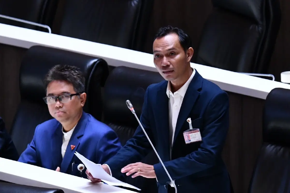 สส.ปชน. ยกร่างรัฐธรรมนูญ 3 ฉบับ เป็นประชาธิปไตย หวัง “อนุทิน” เปิดโอกาส