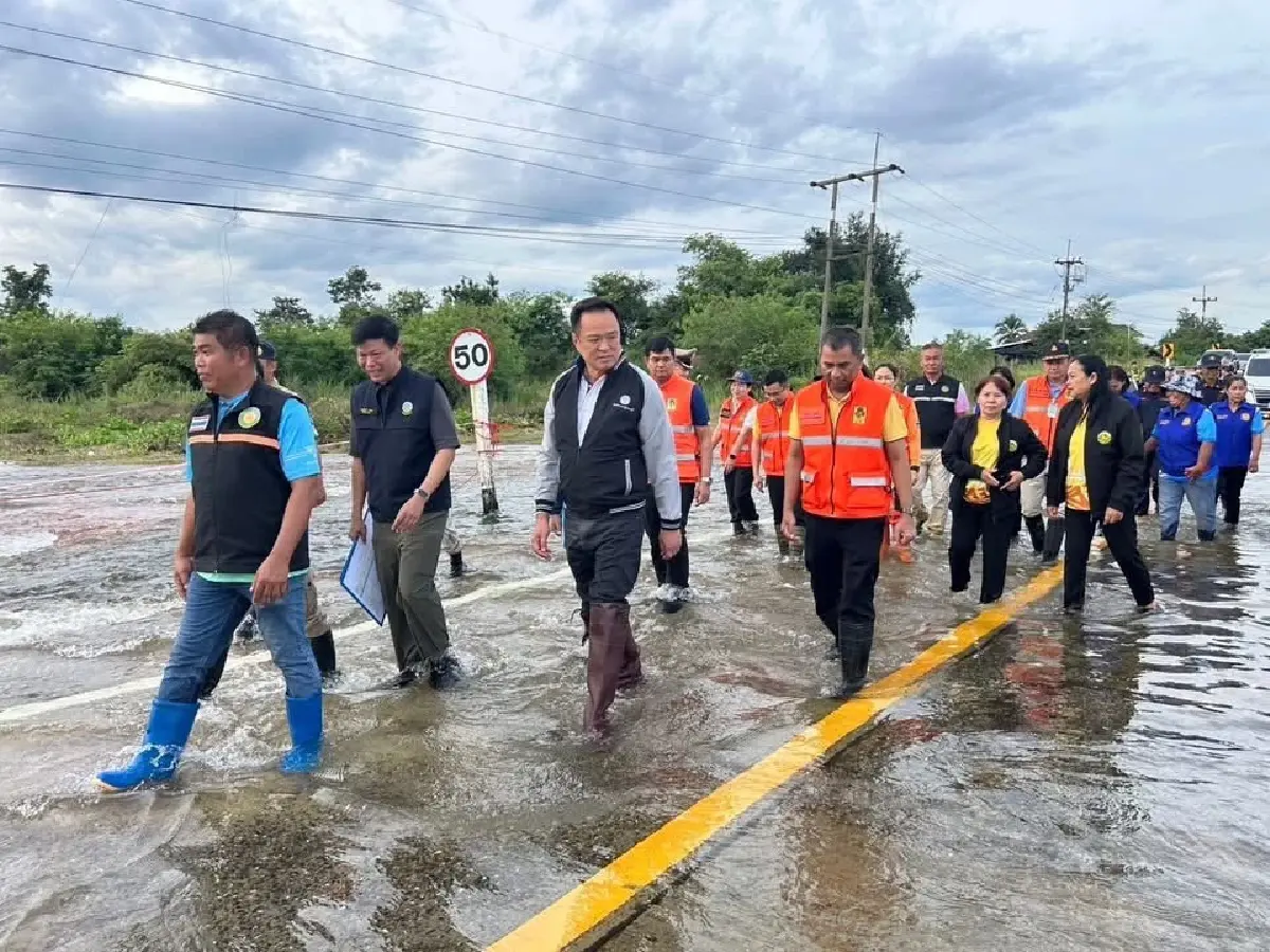 นายกฯ พร้อม ภริยา ลงพื้นที่ จ.อุดรธานี มอบถุงยังชีพแก่ผู้ประสบอุทกภัย