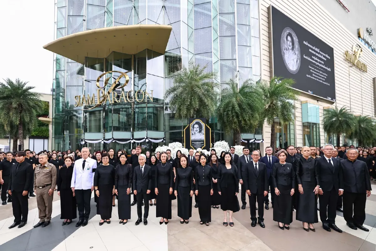 กลุ่มบริษัทสยามพิวรรธน์ ตักบาตรพระสงฆ์  ถวายสมเด็จพระพันปีหลวง