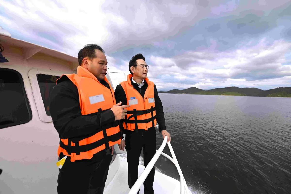รมว.พลังงาน ลงตรวจเยี่ยม โครงการ Floating Solar 1 เขื่อนศรีนครินทร์