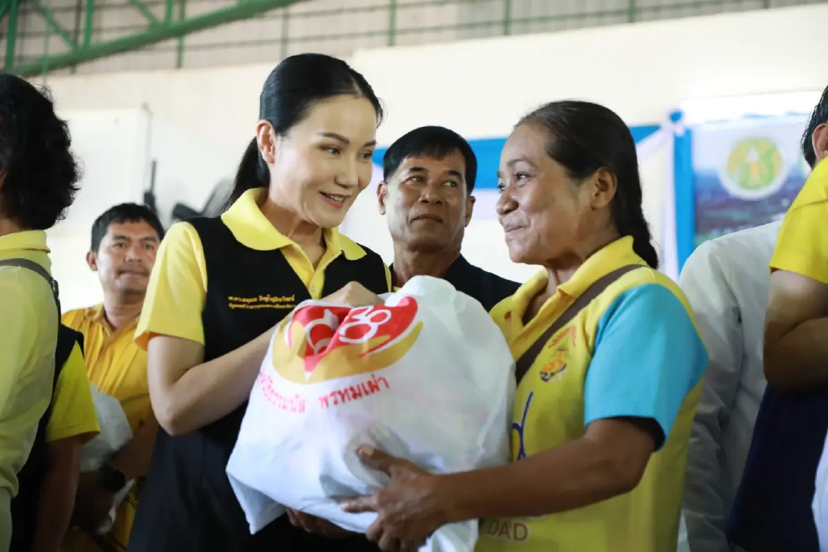 “นฤมล“ ตรวจเยี่ยมโรงเรียน บ้านพักครู เสียหายจากน้ำท่วมสุโขทัย