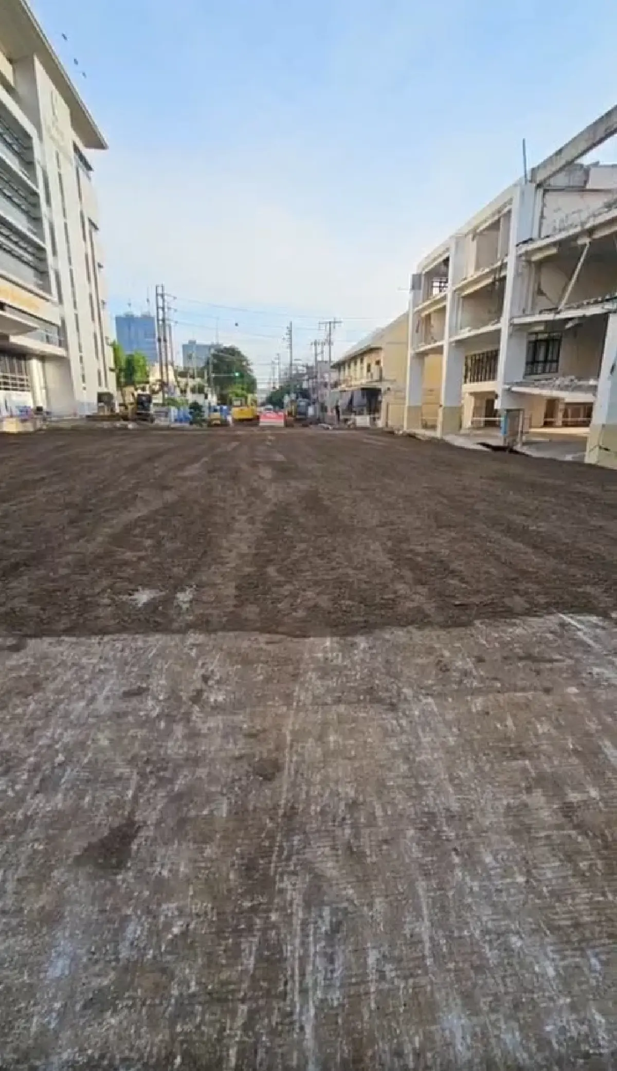 กทม.ถมดินสามเสนทรุดครบ คนเดินข้ามได้ เตรียมรื้อ สน. สามเสนกู้พื้นที่