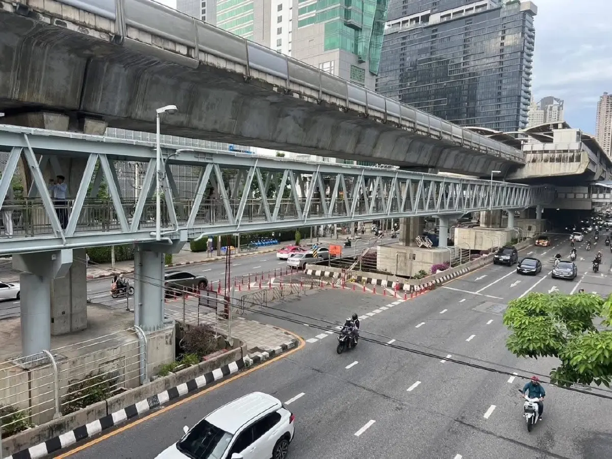 เปิดใช้แล้ว สกายวอล์ก สุรศักดิ์ – กรุงเทพคริสเตียน แก้รถติดเพิ่มความปลอดภัยประชาชน