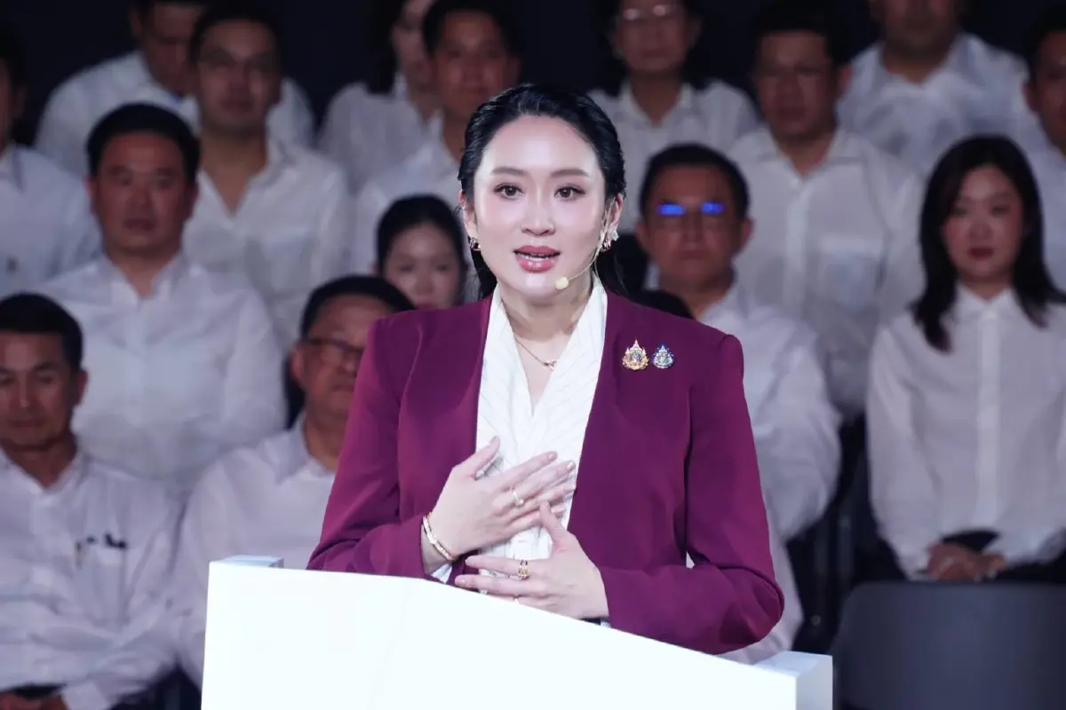 'ยกเครื่องเพื่อไทย'